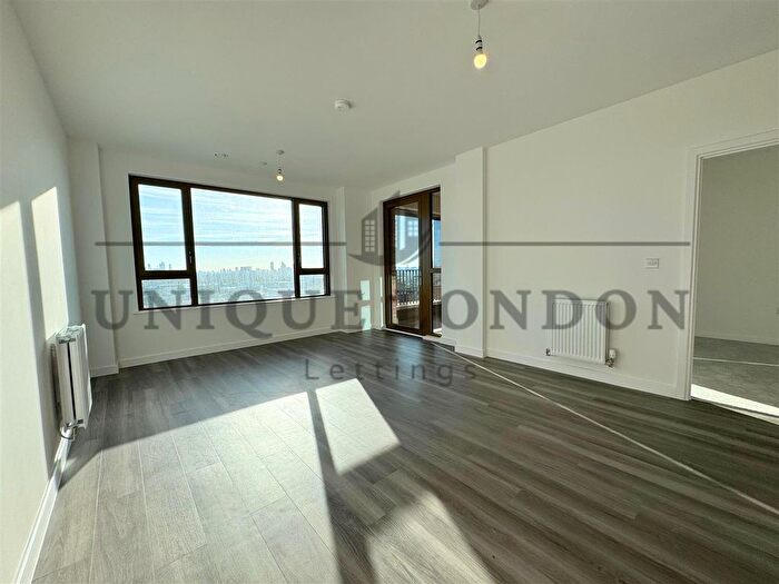 1 Bedroom Flat To Rent In Vista Heights, Ilderton Road, Bermondsey, SE15