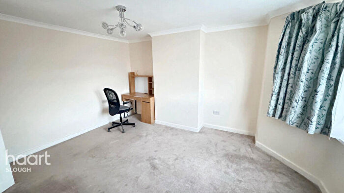 1 Bedroom Maisonette For Sale In Stoke Road, Slough, SL2