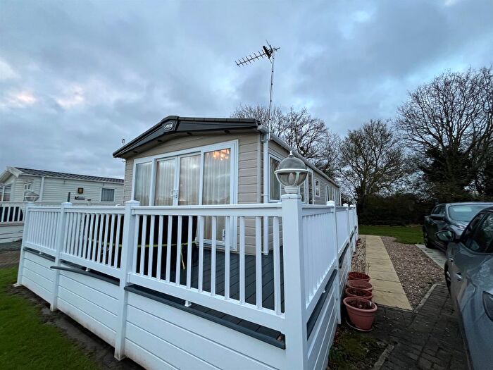 2 Bedroom Park Home For Sale In Osprey, Carlton, Saxmundham, IP17