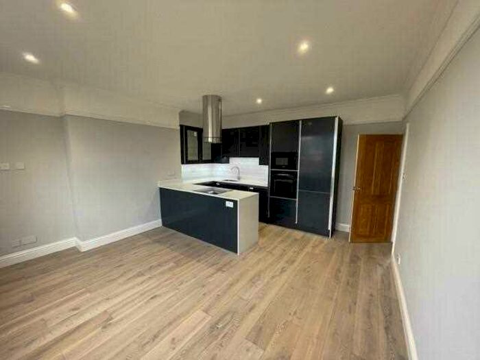 3 Bedroom Flat To Rent In Pemberton Gardens, London, N19