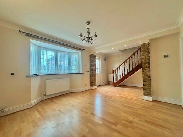 3 Bedroom House To Rent In Rainham Road North, Dagenham, RM10