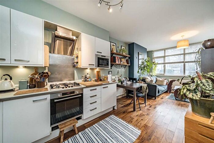 2 Bedroom Flat For Sale In Coldharbour Lane, Brixton, SW9