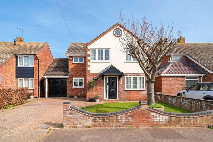 4 Bedroom Detached House For Sale In Plovers Way, Oulton Broad South, NR33