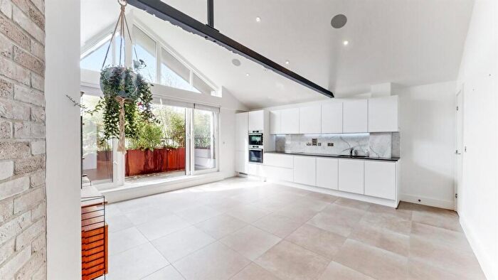 2 Bedroom Apartment To Rent In Wadeson Street, Bethnal Green, E2