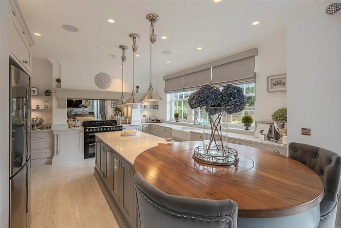5 Bedroom Detached House For Sale In Hatching Green Close, Harpenden, AL5