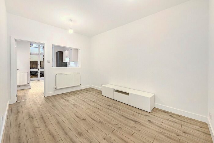 1 Bedroom Flat To Rent In Cornwall Gardens, South Kensington, London, SW7