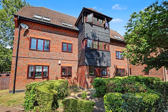 1 Bedroom Flat For Sale In Spruce Close, Laindon, Basildon, Essex, SS15