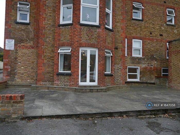 2 Bedroom Flat To Rent In Elizabeth House, Maidenhead, SL6