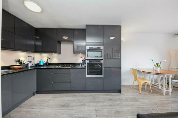 2 Bedroom Flat To Rent In Verney Road, London, SE16