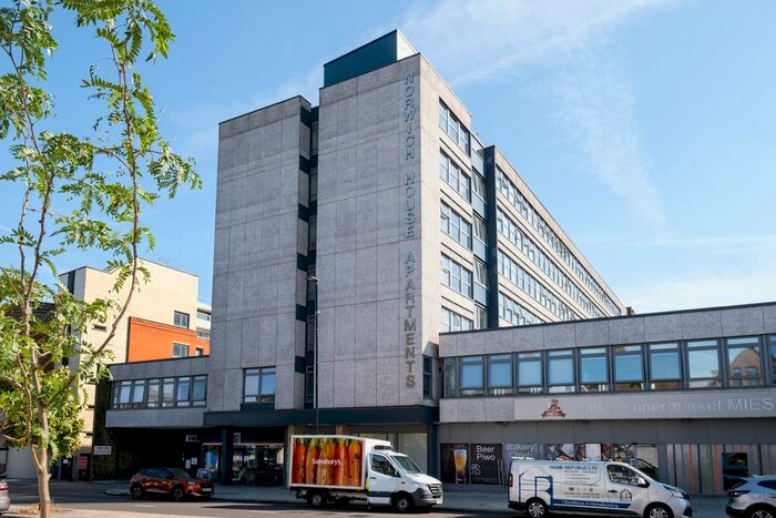 1 Bedroom Flat To Rent In Streatham High Road, London, SW16