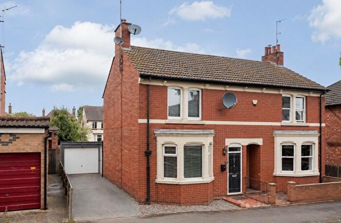 3 Bedroom Semi-Detached House For Sale In Kingsley Avenue, Kettering, NN16