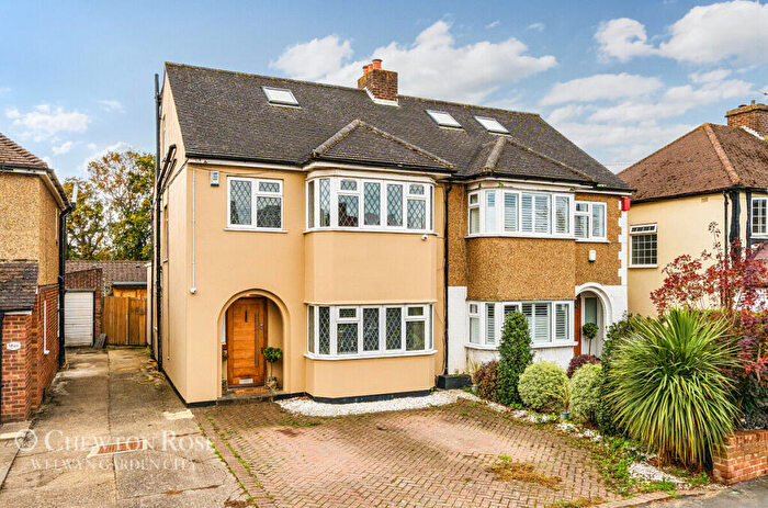 4 Bedroom Semi-Detached House For Sale In Cuffley Hill, Goffs Oak, EN7