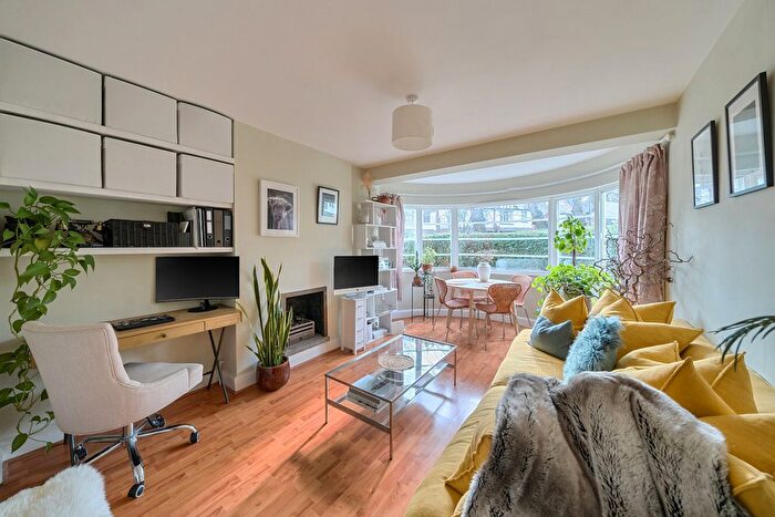 2 Bedroom Flat For Sale In Hornsey Lane, Highgate, London, N6