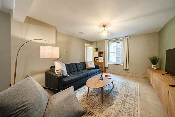 2 Bedroom Property To Rent In Earl Street, Oxford, OX2