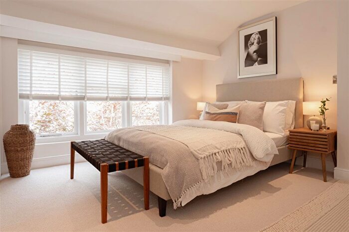 2 Bedroom Detached House To Rent In Glovers Road, Reigate, RH2