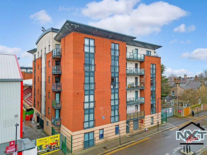 2 Bedroom Flat To Rent In Kitchen Court, Brisbane Road, Leyton, E10