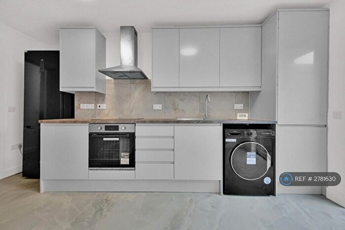 3 Bedroom Terraced House To Rent In Batley Road, Enfield, EN2