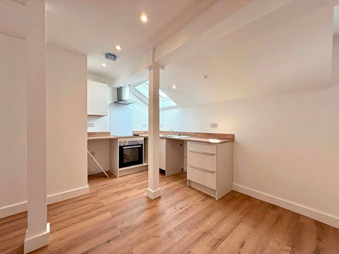 1 Bedroom Flat To Rent In Woodchurch Road, Birkenhead, Merseyside, CH42