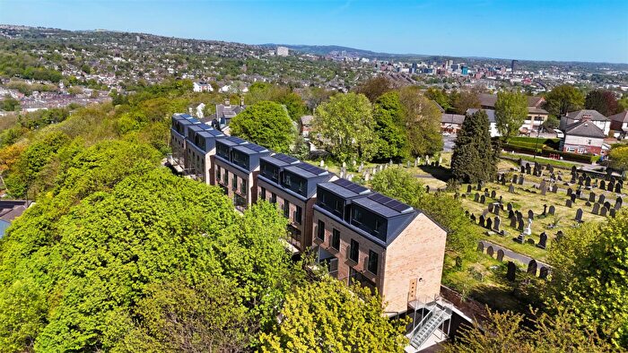 3 Bedroom Town House To Rent In Scarsdale Heights, Derbyshire Lane, Sheffield, S8