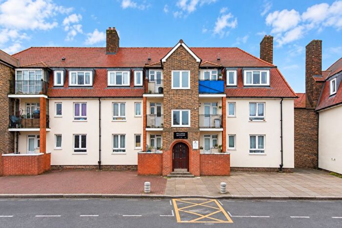 2 Bedroom Flat To Rent In Barnfield Gardens, Plumstead Common Road, London, SE18