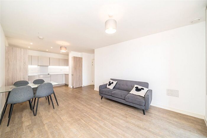 2 Bedroom Flat To Rent In Garda House, Cable Walk, London, SE10