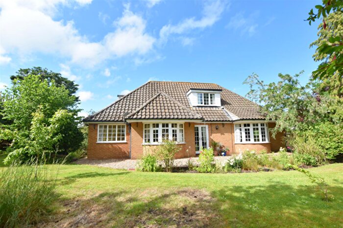 4 Bedroom Detached Bungalow For Sale In Holton Road, Tetney, Grimsby, DN36