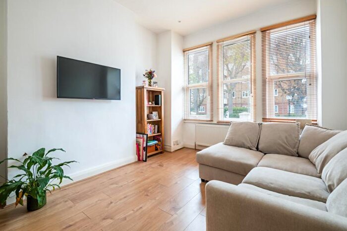 1 Bedroom Flat To Rent In Caistor Road, SW12