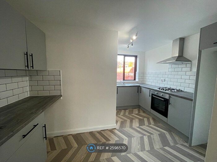 3 Bedroom Terraced House To Rent In Roslyn Road, Hull, HU3