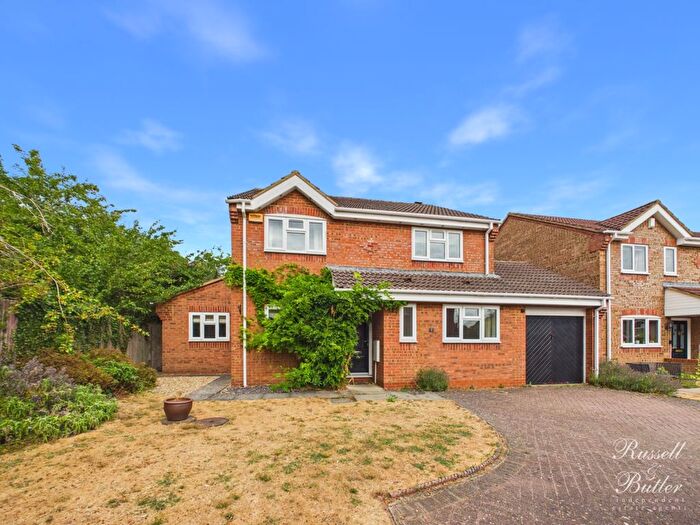 4 Bedroom Detached House For Sale In Watlow Gardens, Buckingham, MK18