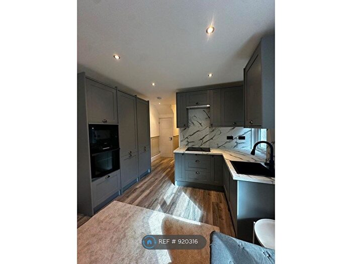 2 Bedroom Flat To Rent In Brancaster Road, London, SW16