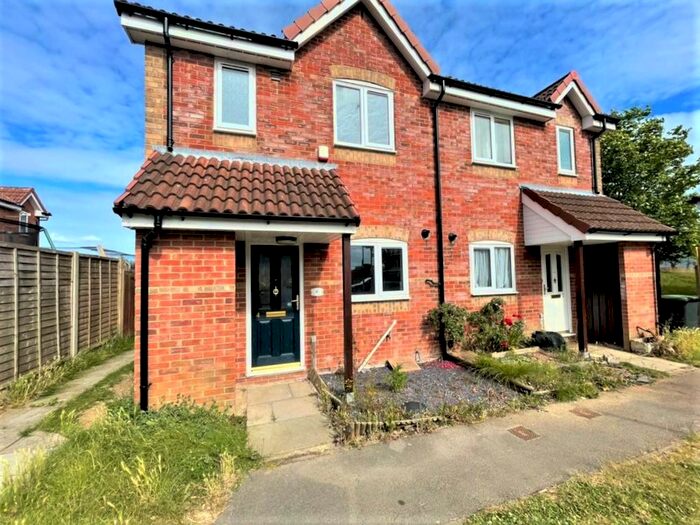 3 Bedroom Semi-Detached House To Rent In Halyard Close, Gosport, PO13