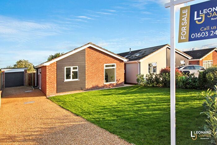 2 Bedroom Detached Bungalow For Sale In Woodside Park, Attleborough, NR17