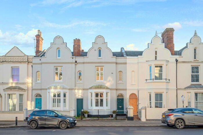 4 Bedroom House To Rent In Clarendon Avenue, CV32