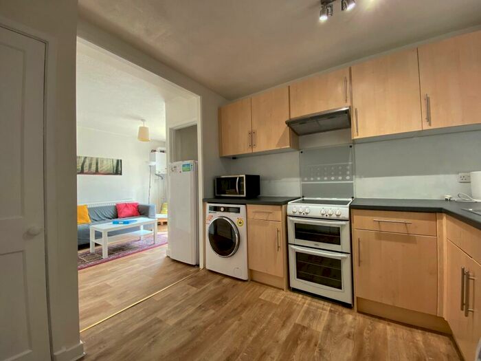 4 Bedroom Semi-Detached House To Rent In Fox Lane, Winchester, SO22