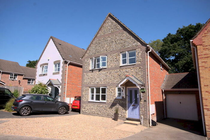 3 Bedroom Detached House To Rent In John Bunyan Close, Whiteley, PO15