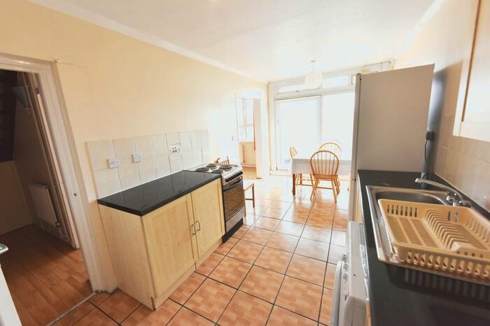 2 Bedroom Flat To Rent In Binfield Road, London, SW4