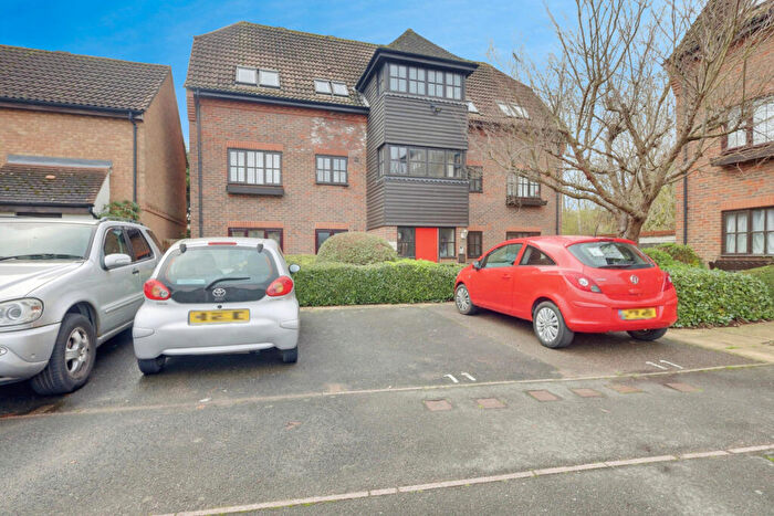 1 Bedroom Block Of Apartments For Sale In Box Close, Basildon, SS15