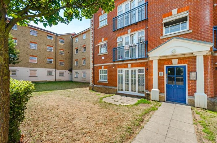 2 Bedroom Flat To Rent In Queensberry Place, London, E12