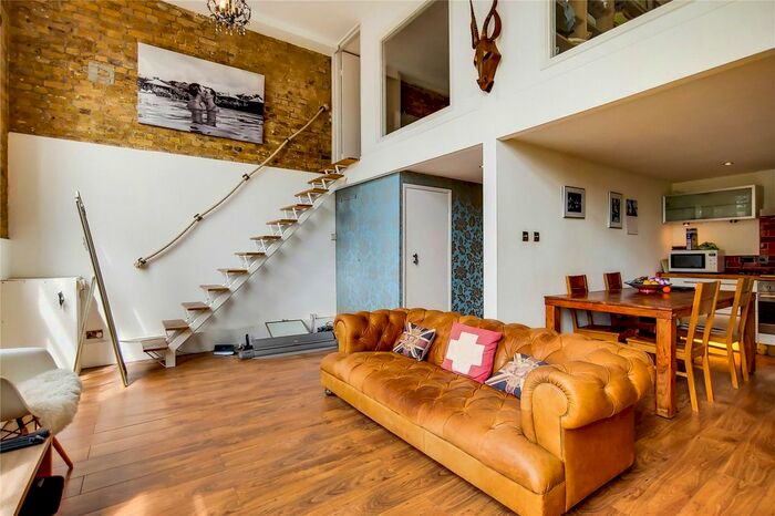 2 Bedroom Flat To Rent In The School House, Pages Walk, London, SE1