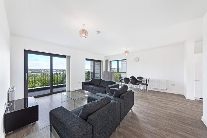 3 Bedroom Flat For Sale In Kingfisher Heights, London, E16
