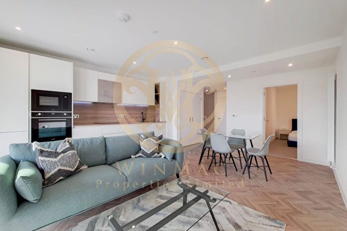 2 Bedroom Flat To Rent In Skyline Apartments, Makers Yard, London, E3