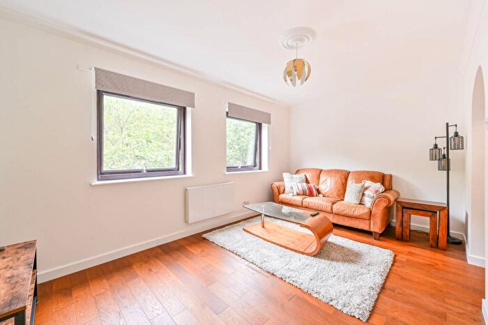 2 Bedroom Terraced House For Sale In Horseferry Road, Wapping, London, E14