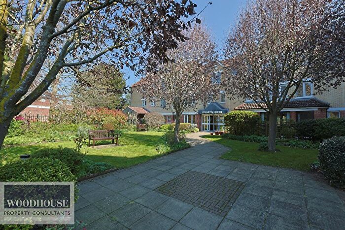 1 Bedroom Flat For Sale In Turners Hill, Cheshunt, EN8