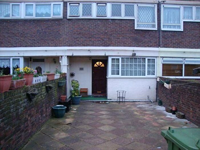 2 Bedroom Flat To Rent In Stepney, London, E1