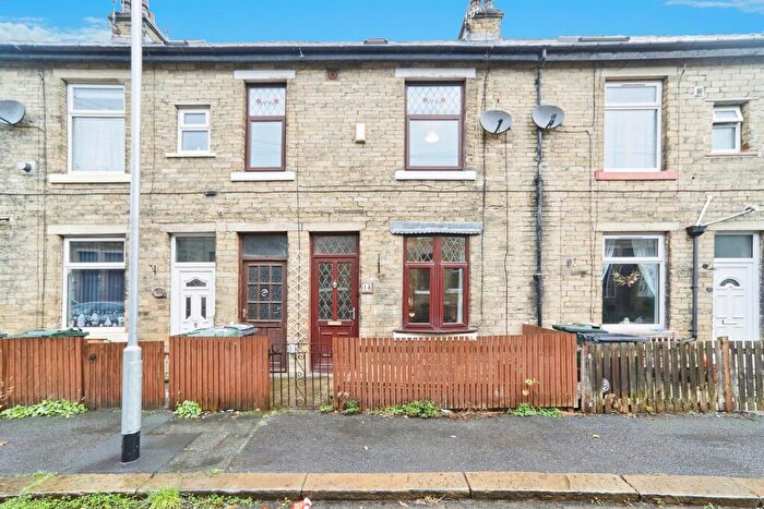 3 Bedroom Terraced House For Sale In Shaftesbury Avenue, Shipley, BD18