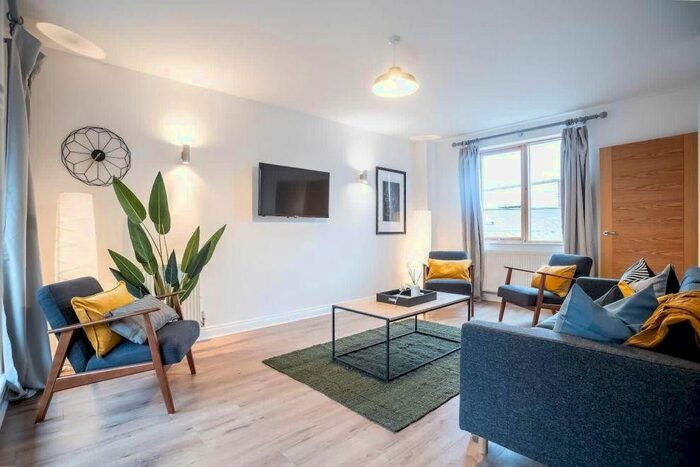4 Bedroom Flat To Rent In Swan Lane, London, N4