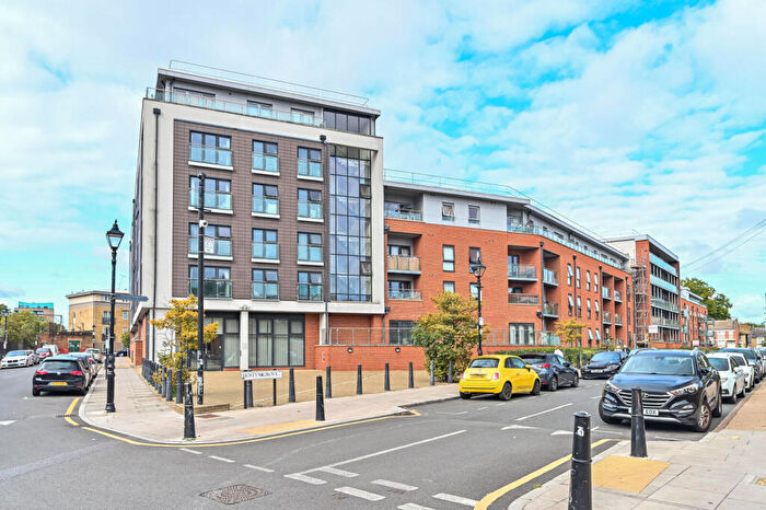2 Bedroom Flat For Sale In Windsor Court, , Bow, London, E3