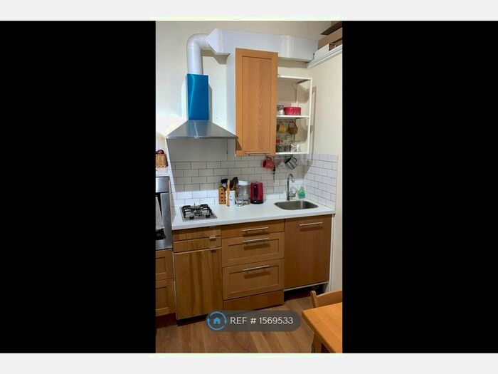 Studio To Rent In Holmdale Terrace, London, N15