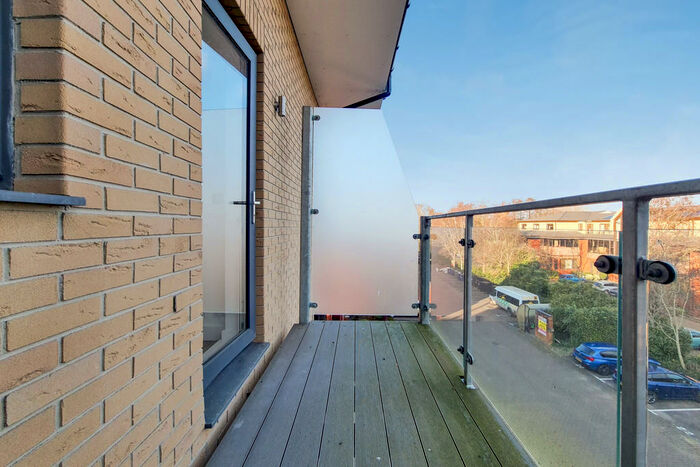 3 Bedroom Apartment To Rent In Heron House, GU7