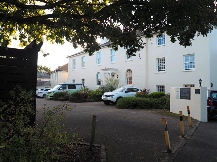 2 Bedroom Flat To Rent In Purewell, Christchurch, BH23